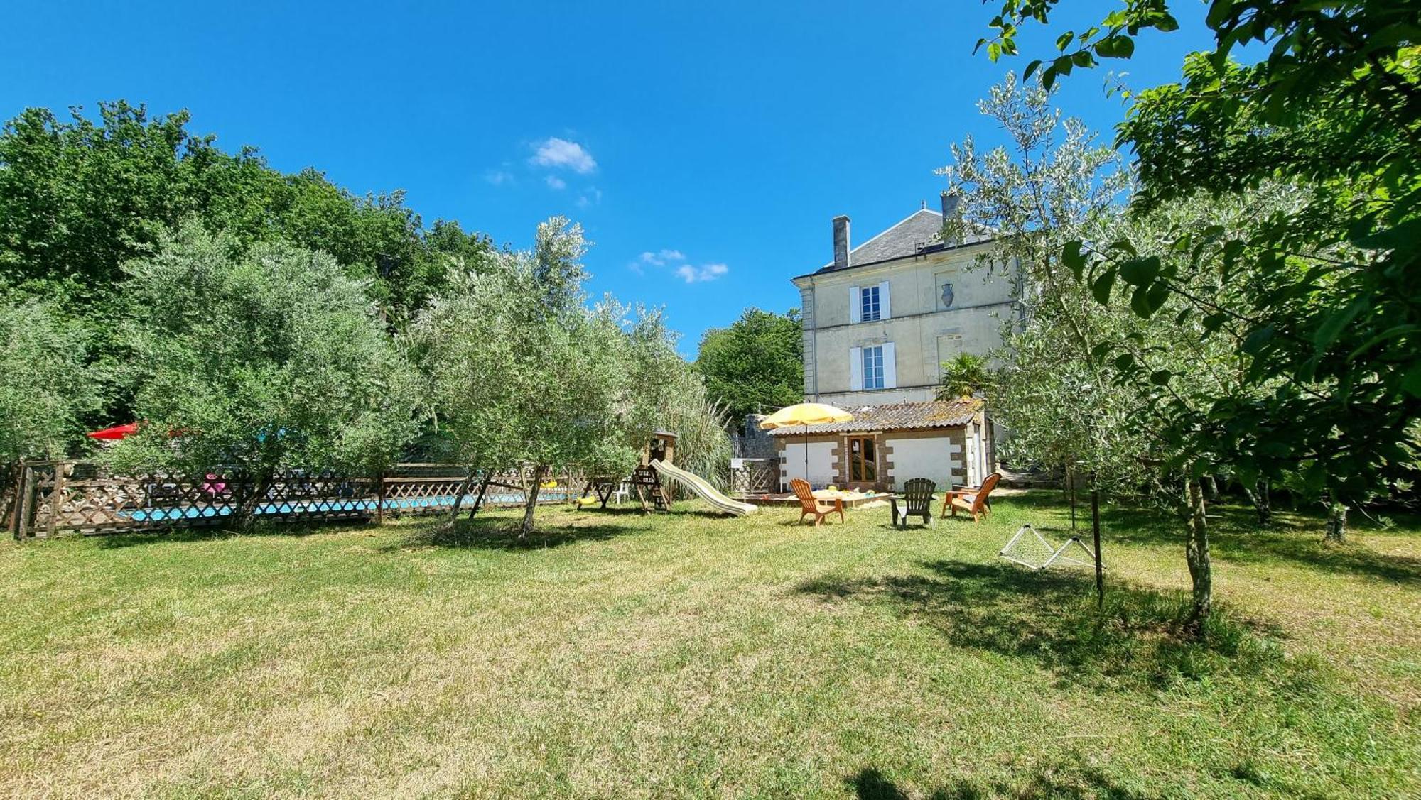 Domaine De Rochebonne Villa Saint-Just-Luzac Luaran gambar
