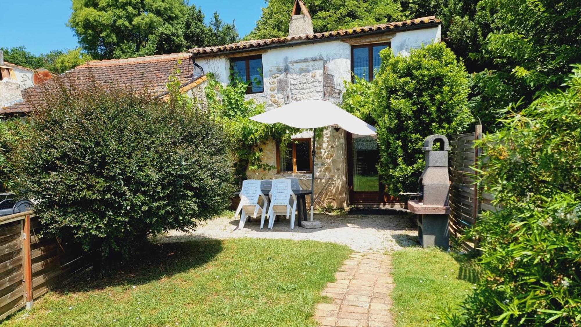 Domaine De Rochebonne Villa Saint-Just-Luzac Luaran gambar